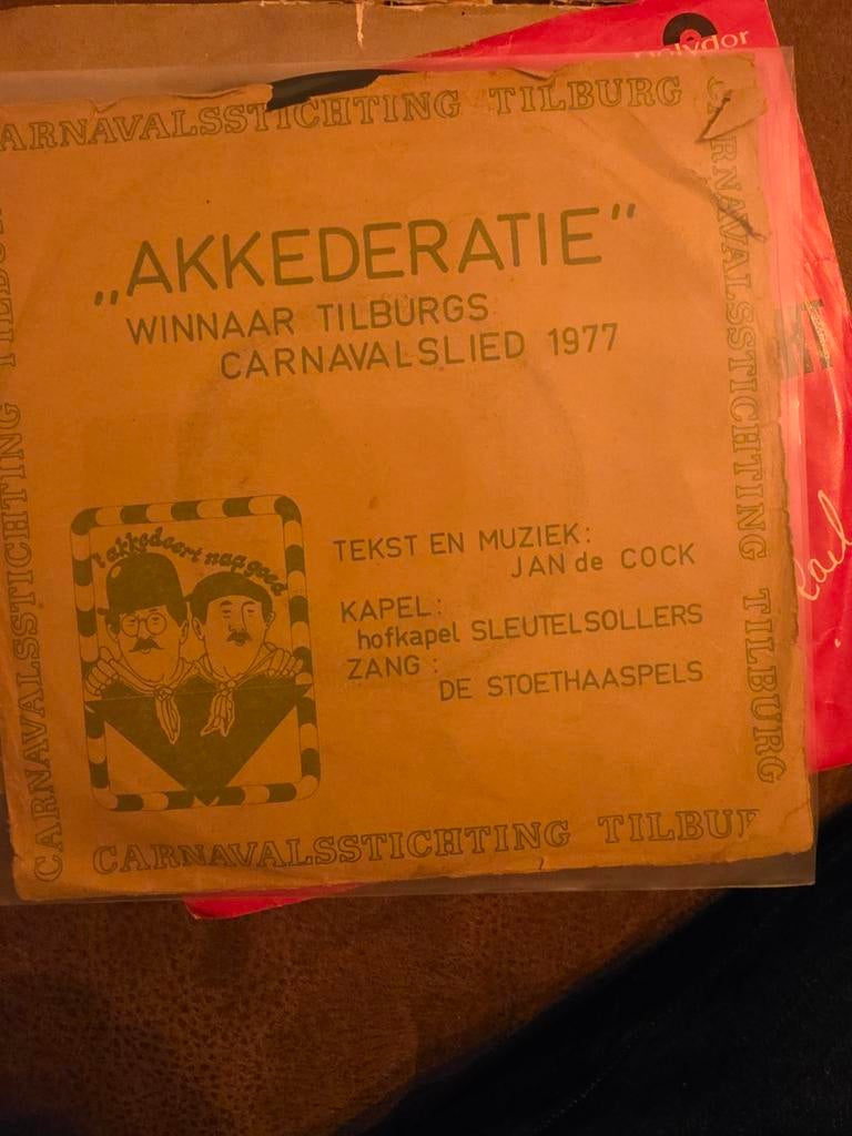 AkkeDeratie - Winnaar Tilburgs Carnavalslied 1977, Ophalen of Verzenden, Gebruikt, 7 inch