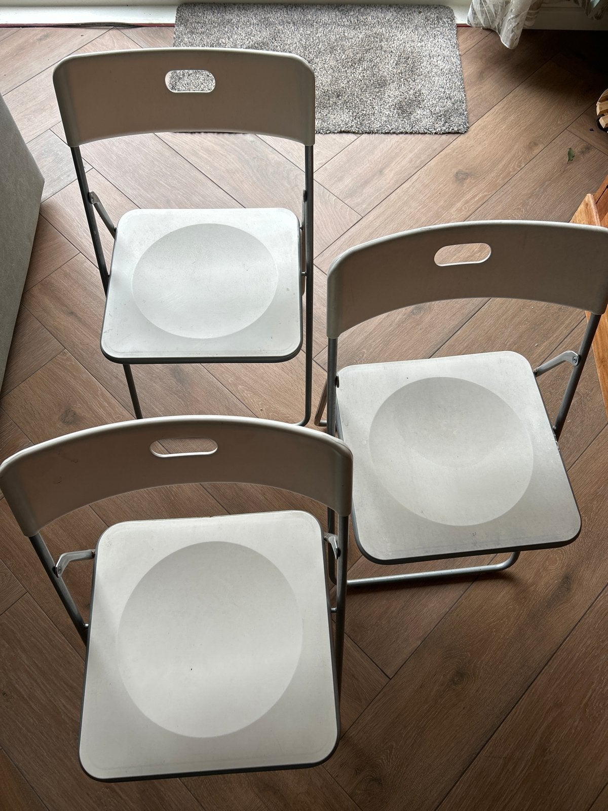 Set van 3 grijze klapstoelen - Handig en ruimtebesparend, Ophalen, Kunststof, Gebruikt, Drie