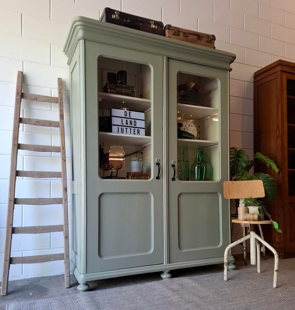 Vintage/Brocante zacht groene schoolkast,Antieke buffetkast