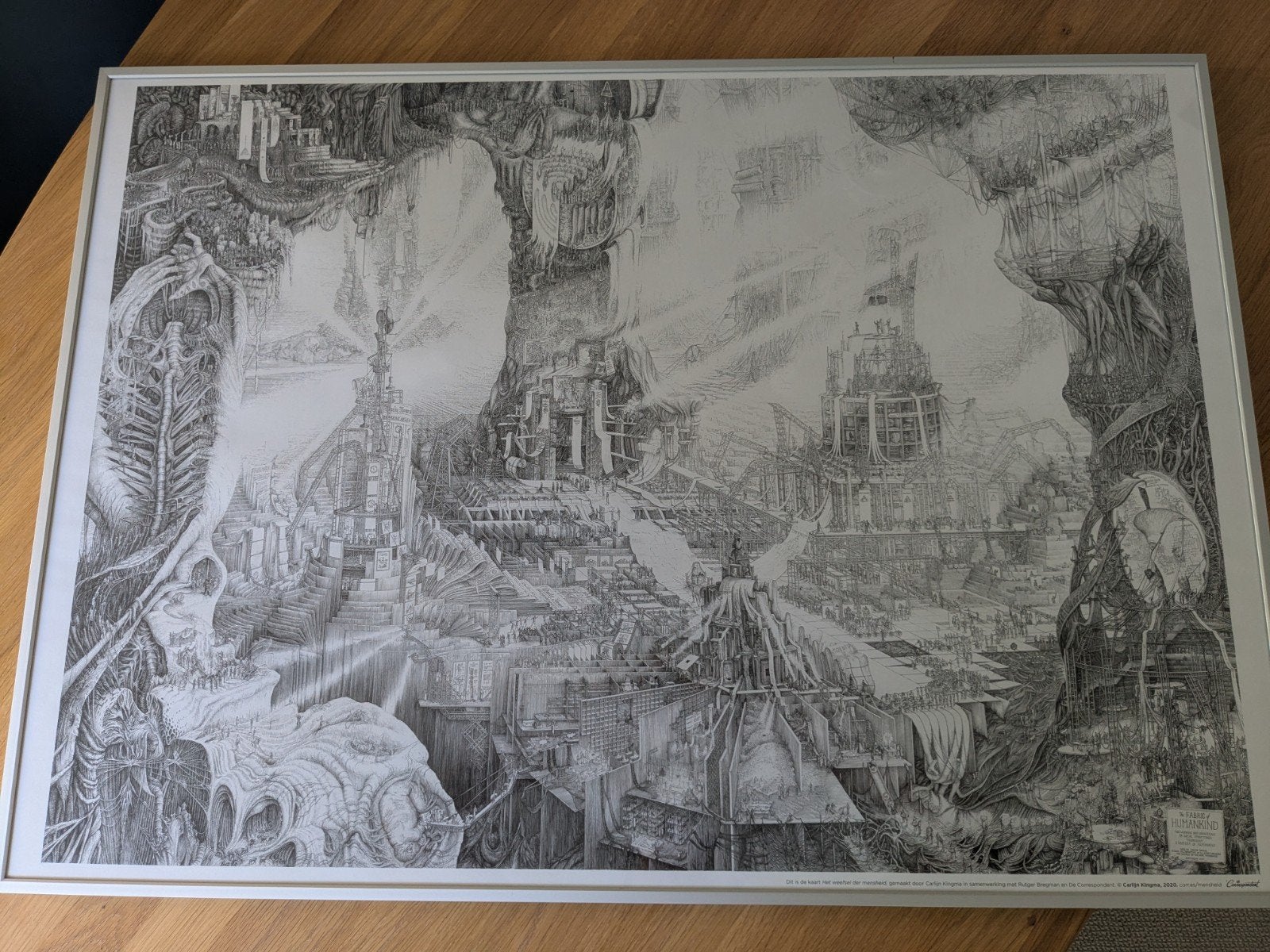 Carlijn Kingma – Het weefsel der mensheid | Ingelijste print, Antiek en Kunst, Ophalen, Achter glas, Overige technieken