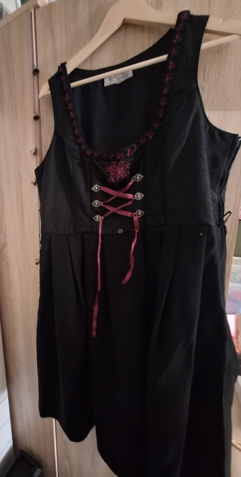 Dirndl maat 48 in goede staat, Ophalen of Verzenden, Zo goed als nieuw, Maat 46/48 (XL) of groter, Zwart