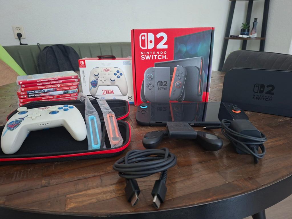 Nintendo switch 2 met 8 games, controller en case!, Spelcomputers en Games, Spelcomputers | Nintendo Switch, Zo goed als nieuw