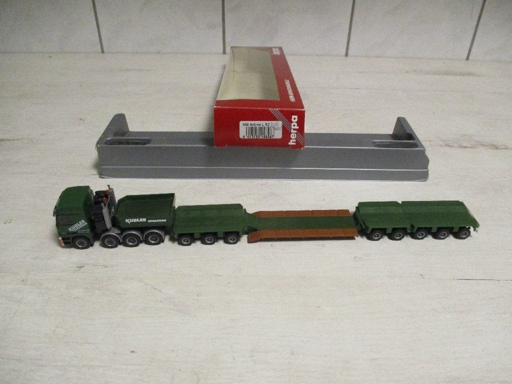 Herpa Mercedes Kubler Dieplader Schaal 1:87, Ophalen of Verzenden, Nieuw, Bus of Vrachtwagen, Herpa