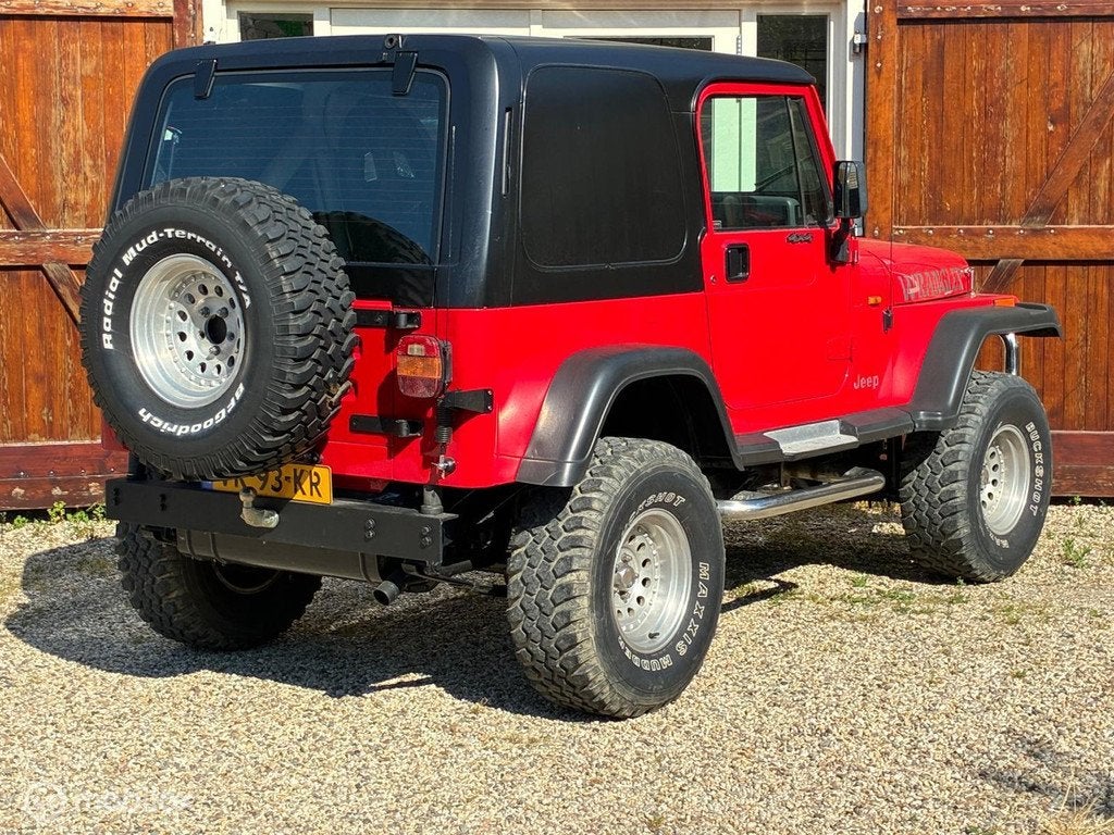 Jeep Wrangler 2.5 benzine, hardtop, softtop, lier, APK 2028, Auto's, Bestelauto's, Gebruikt, Handgeschakeld, 2 stoelen, 1000 kg
