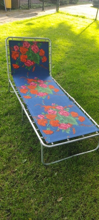 Vintage ligbed stretcher blauw bloemen rood roze, Ophalen of Verzenden, Gebruikt, Overige materialen, Inklapbaar