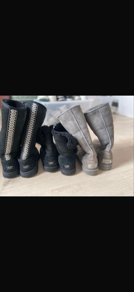 Uggs Laarzen - Zwart en Grijs mt 39/40, Ophalen, Gedragen, Zwart, Lage of Enkellaarzen