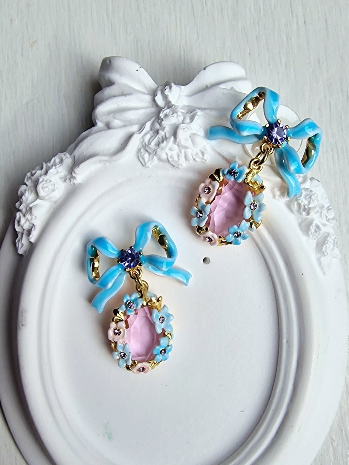 Elegante Oorbellen met Roze Steen en Blauwe Strik, Overige materialen, Hangers, Nieuw, Ophalen of Verzenden