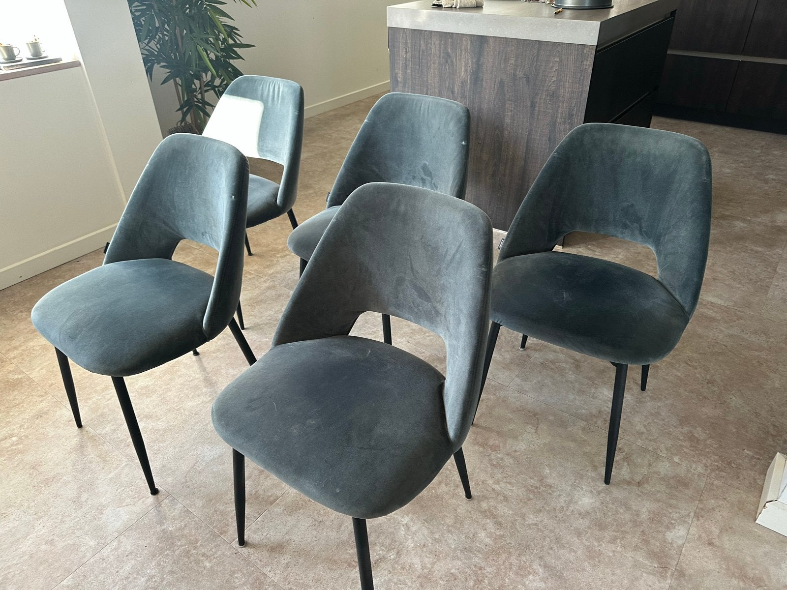 5xLOODS5 eetkamerstoelen – velvet groen/grijs in nette staat, Gebruikt, Overige kleuren, Ophalen of Verzenden, Metaal
