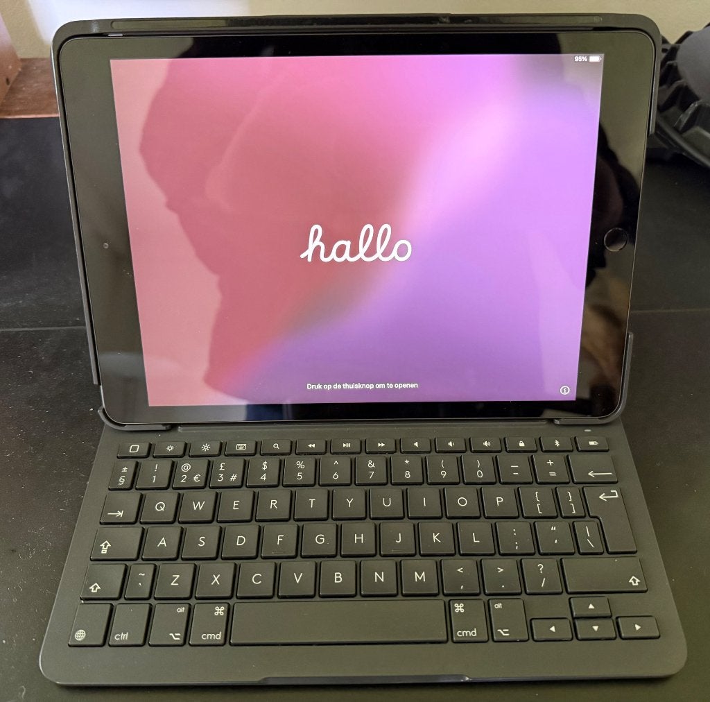 Logitech Slim Folio voor iPad 7th 7e generatie, Computers en Software, 10 inch, Gebruikt, Logitech, Bescherming voor- en achterkant