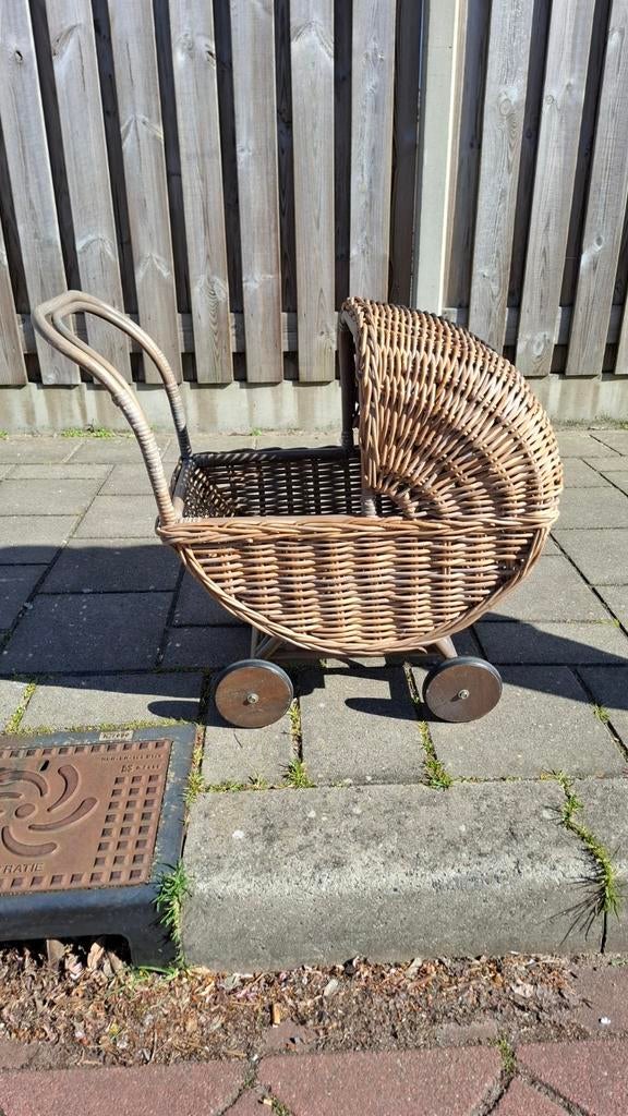 Vintage rieten kinderwagen - speelgoed, Ophalen