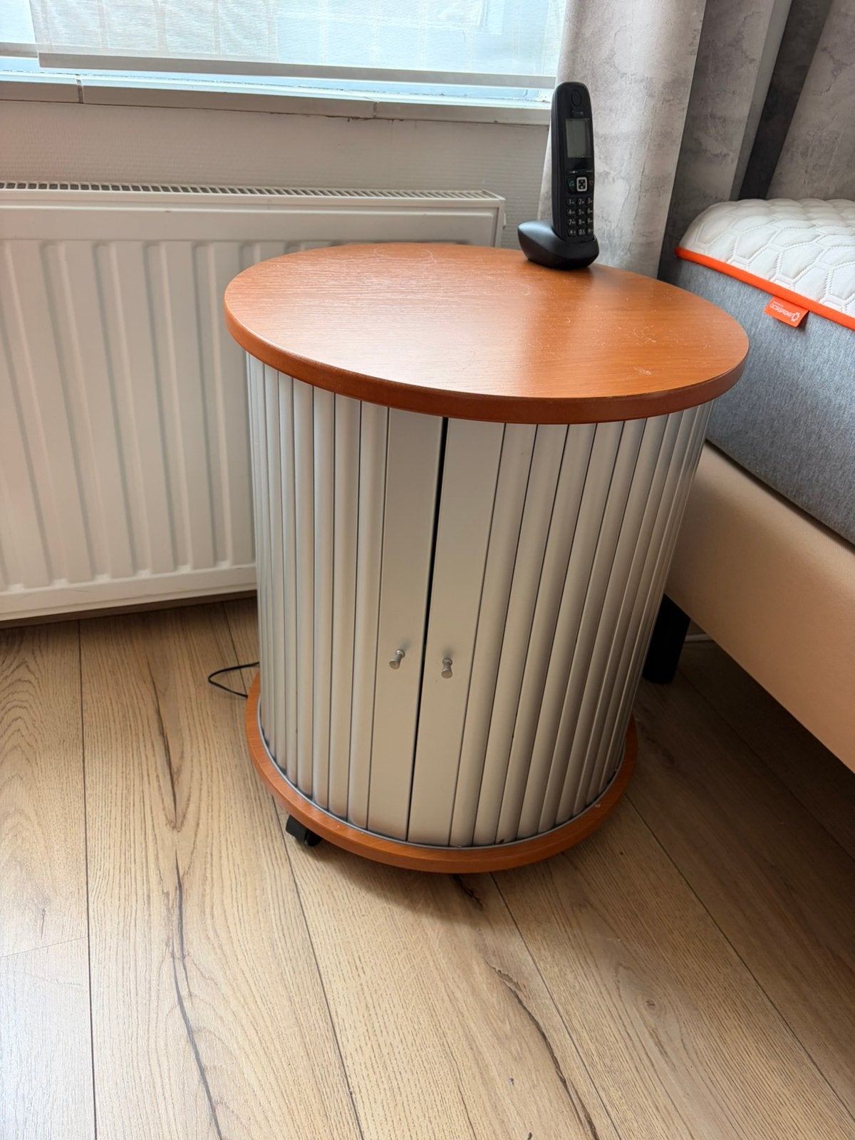2 Nachtkastjes, Huis en Inrichting, Slaapkamer | Nachtkastjes, Ophalen, Zo goed als nieuw, Minder dan 45 cm, Minder dan 55 cm