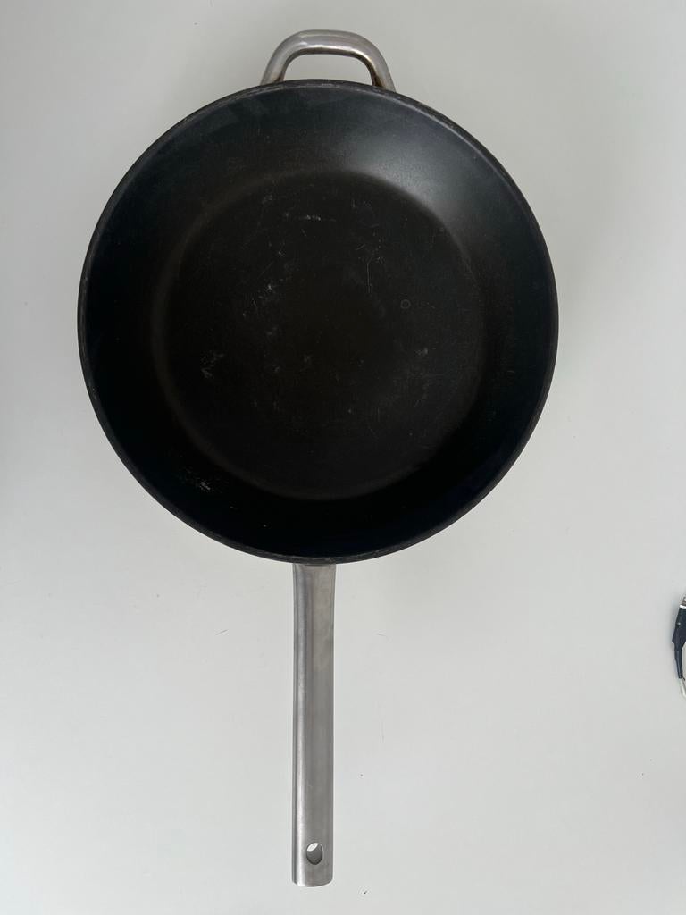 Hapjespan met steel - Ideaal voor diverse gerechten, Gebruikt, Inductieplaat, Ophalen of Verzenden, Rvs