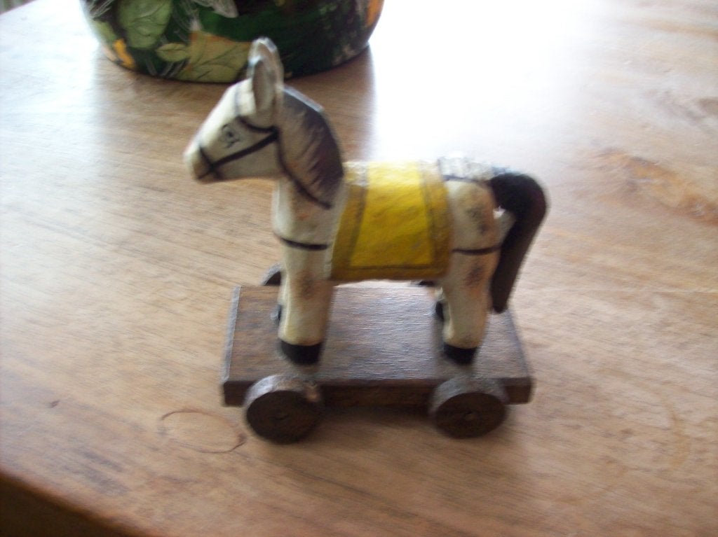 brocant houten paardje op wieltjes 11bij12bij7cm, Antiek en Kunst, Curiosa en Brocante, Ophalen