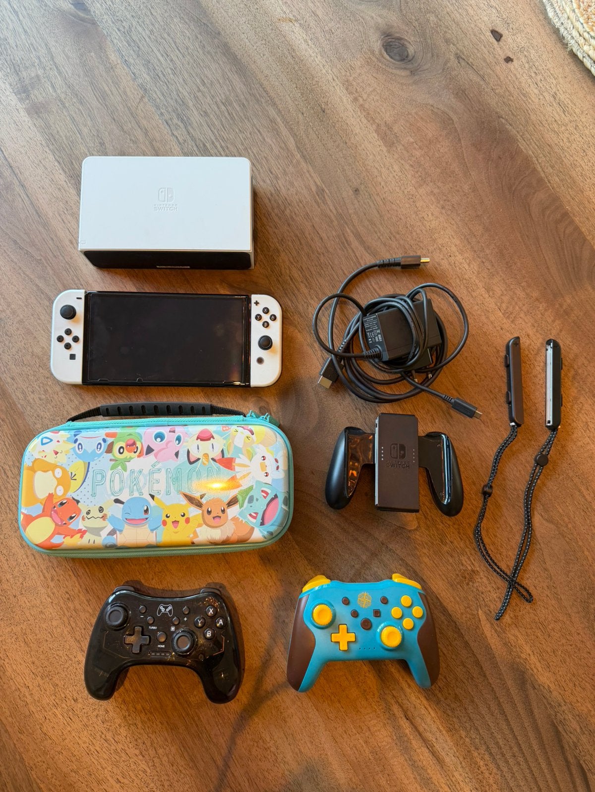 Nintendo Switch OLED met accessoires (hoes, controllers)