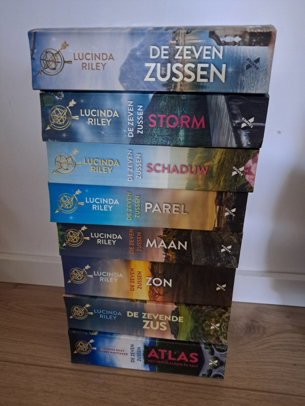 De Zeven Zussen serie - Lucinda Riley (complete set), Boeken, Ophalen, Zo goed als nieuw, Lucinda Riley, Nederland
