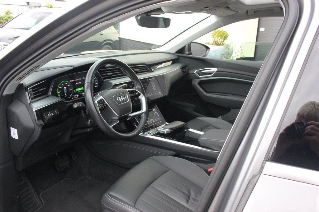 Audi E-tron 55 quattro Business edition Plus 95 kWh | Panora, Automaat, 131 €/maand, Zwart, 95 kWh