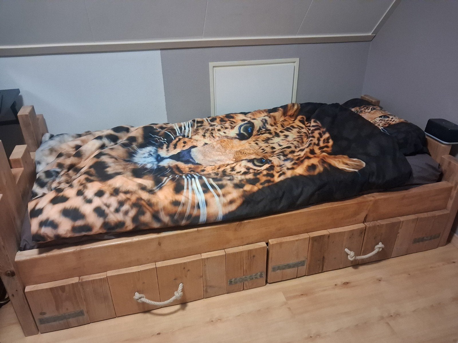 eenpersoonsbed., Huis en Inrichting, 90 cm, Steigerhout, Zo goed als nieuw, 200 cm