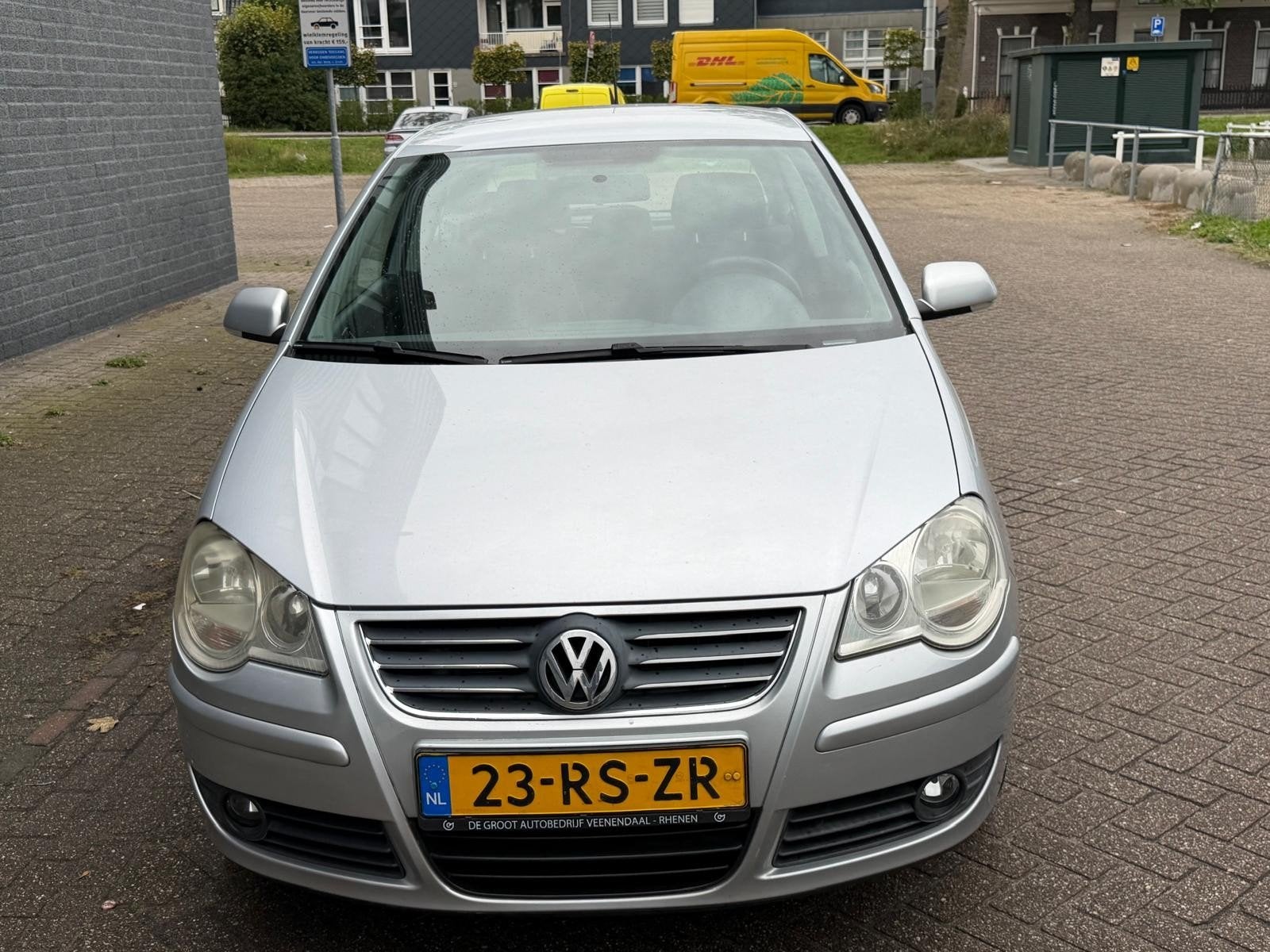 Volkswagen Polo 1.4 i BJ 2005 airco apk elek.pakket nap, Auto's, Voorwielaandrijving, Dealer onderhouden, Zwart, Origineel Nederlands