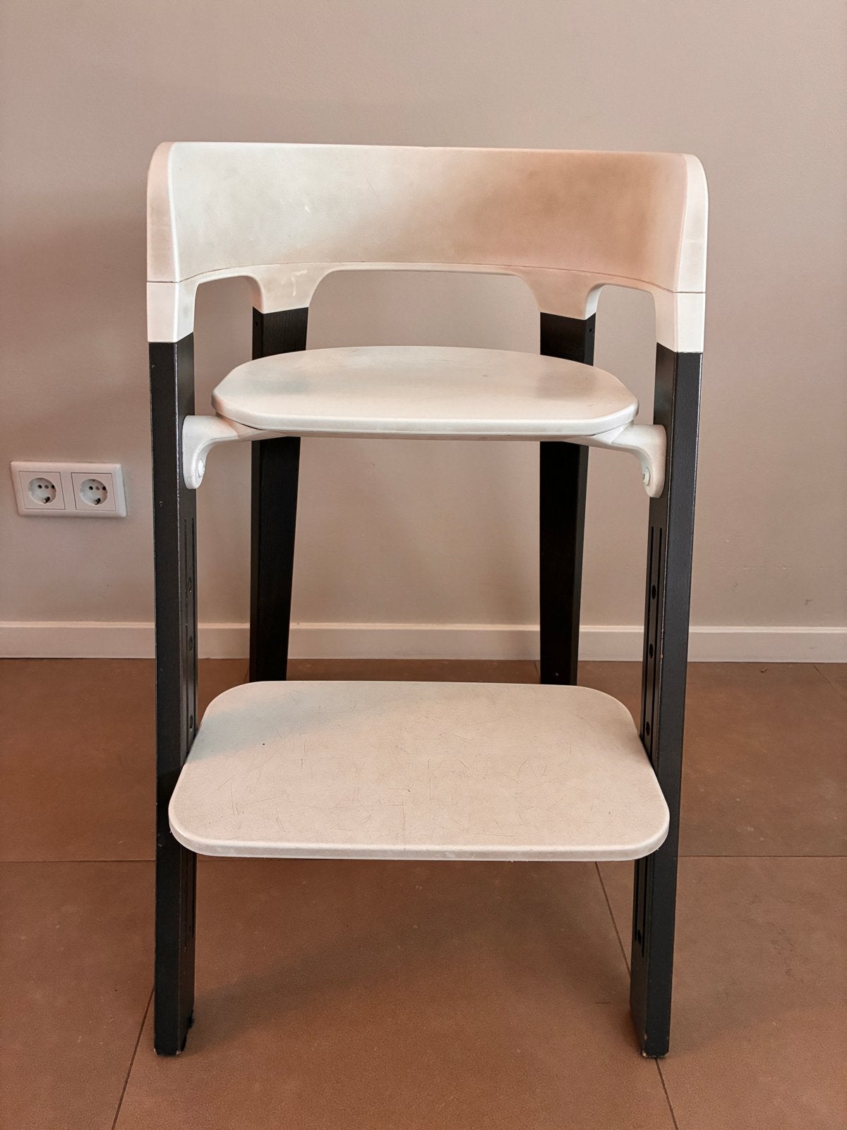 Stokke stoel - Wit/Zwart, Kinderen en Baby's, Kinderstoelen, Ophalen, Gebruikt, Meegroeistoel, Aanschuifbaar