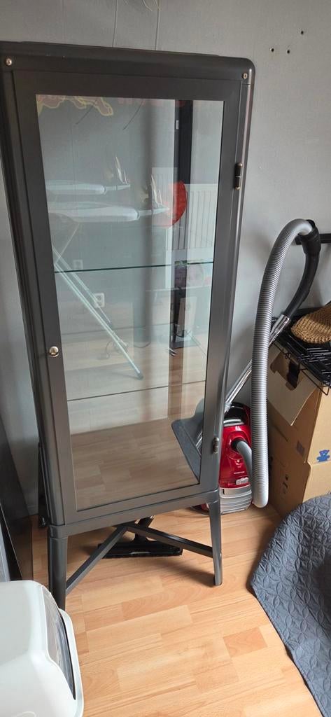 Glazen vitrinekast met metalen frame, Ophalen, Met deur(en), 50 tot 100 cm, Zo goed als nieuw