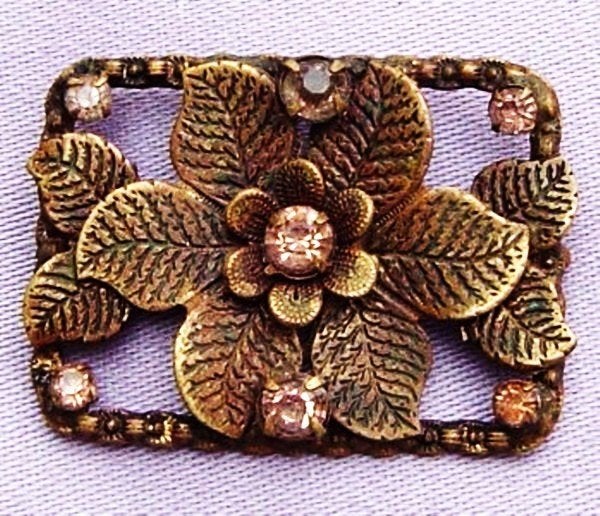 Antieke messing broche bloem met strass (6629-2214), Ophalen, Overige materialen, Broche