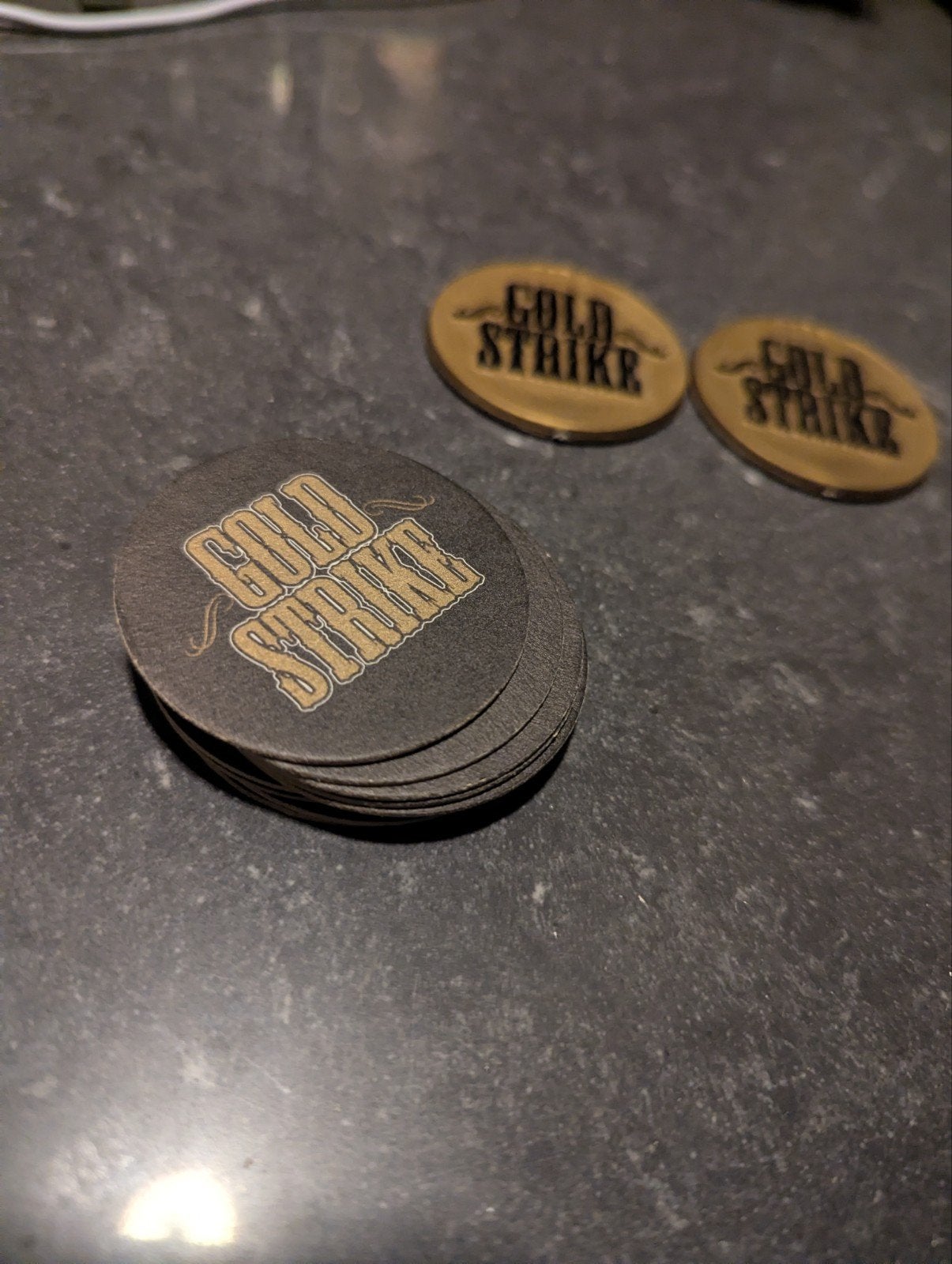Gold Strike Onderzetters - Vilt & Hard Plastic, Ophalen of Verzenden, Gebruikt, Goud, Kunststof