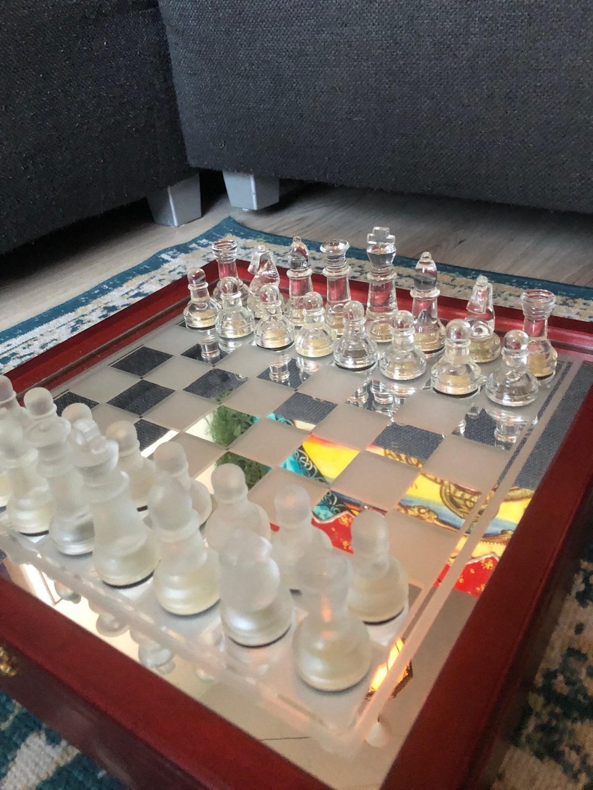 15 € Glazen schaakspel met houten kist, Een of twee spelers, Ophalen of Verzenden, Zo goed als nieuw