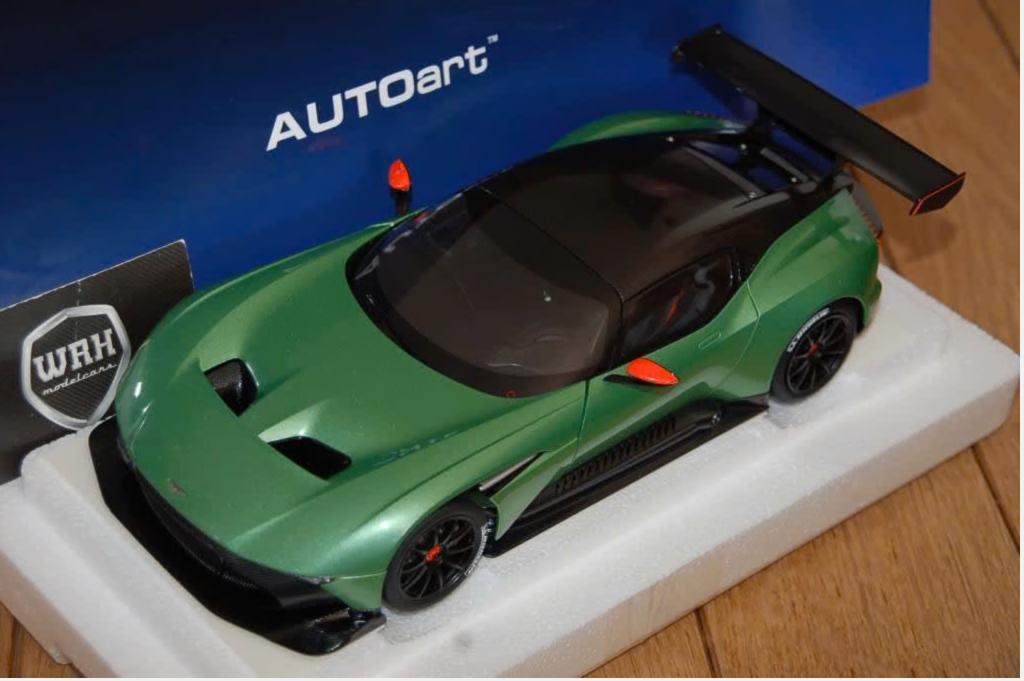 1:18 ASTON MARTIN VULCAN green Autoart 70263 in box WRH, Hobby en Vrije tijd, Modelauto's | 1:18, Verzenden, Zo goed als nieuw