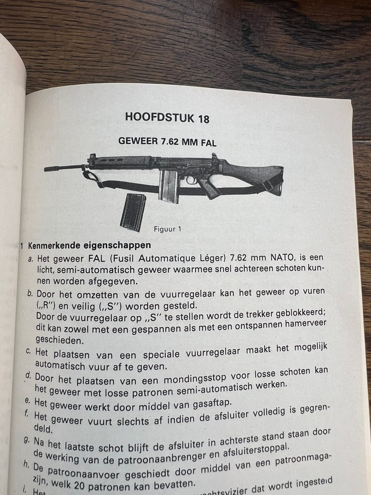 KL Defensie handboek oa M1 Garand FAL etc, Verzamelen, Verzenden, Nederland, Boek of Tijdschrift, Landmacht