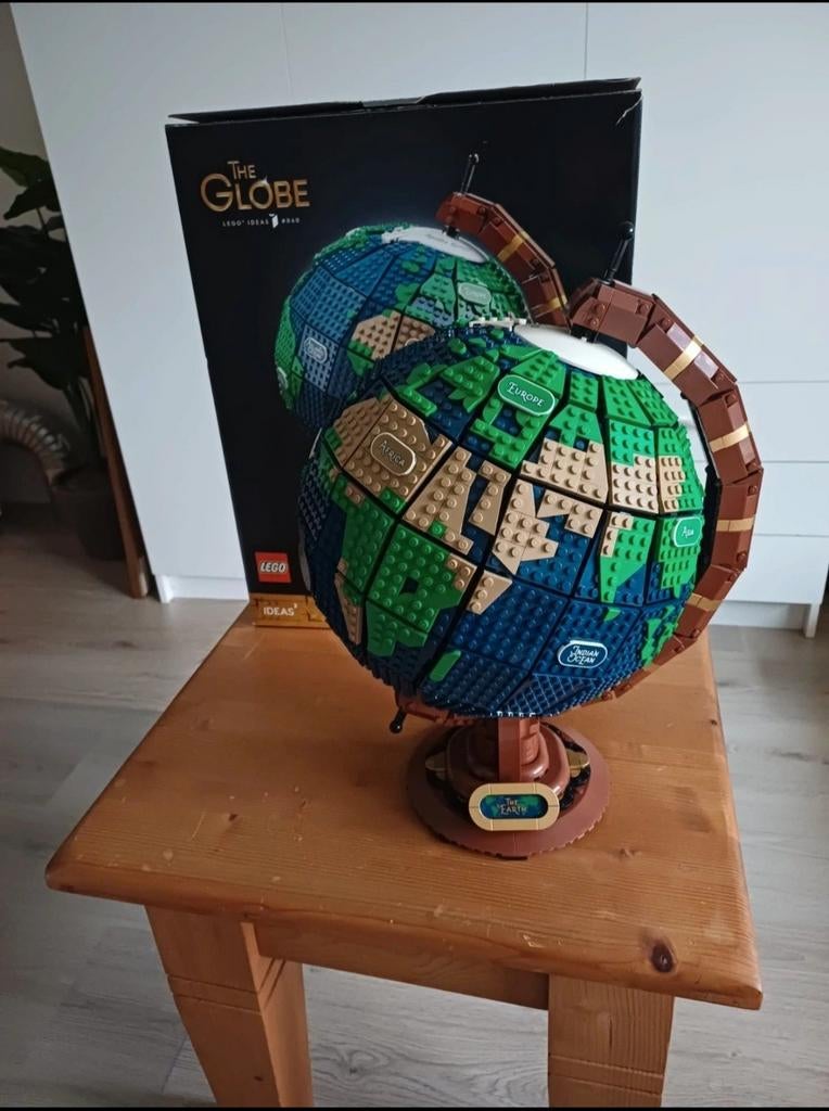 LEGO Ideas 21332 De Wereldbol, Compleet, Lego, Ophalen of Verzenden, Complete set