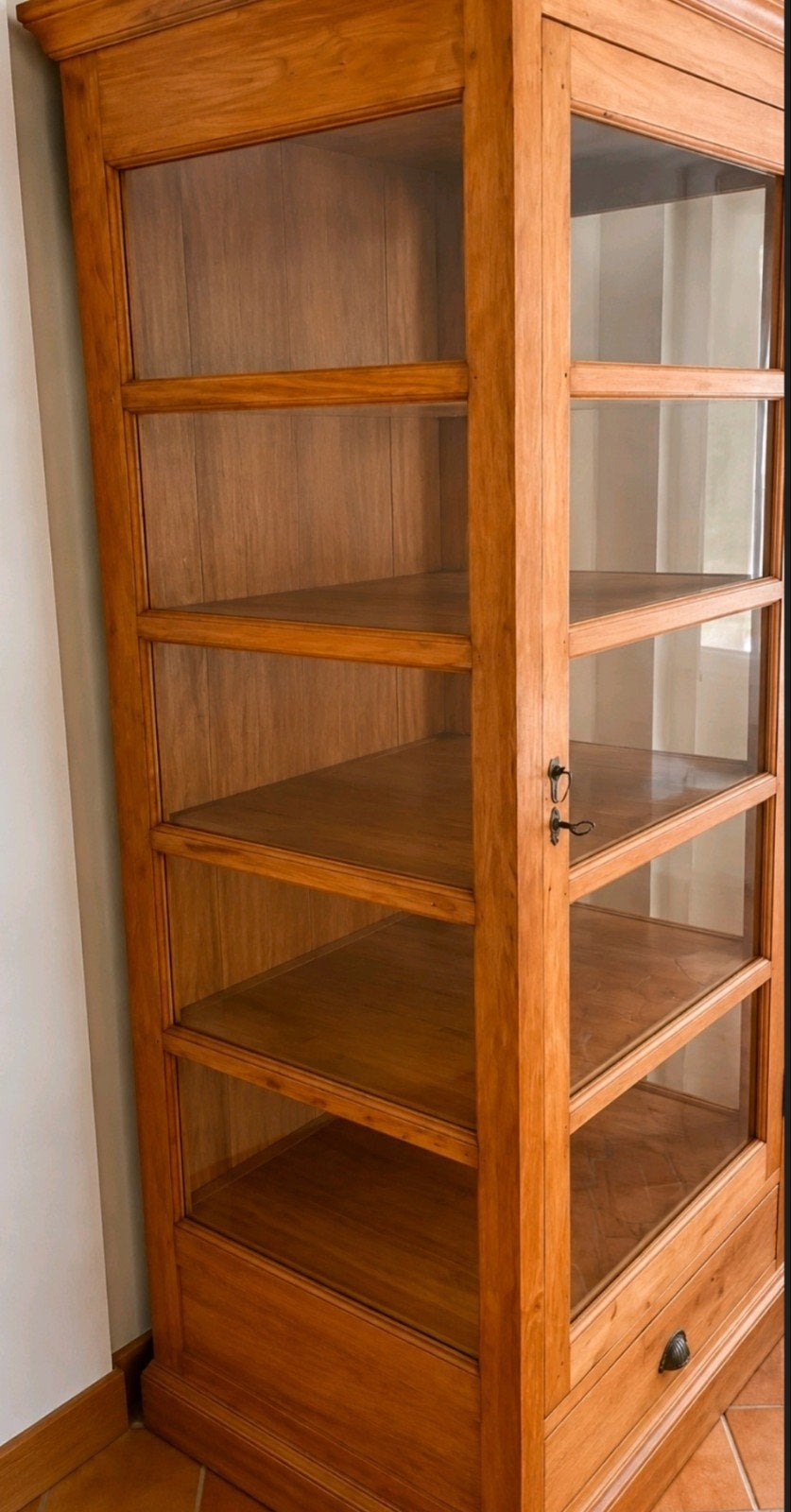 teakhouten vitrinekast met glazen deur en lade, Ophalen, Gebruikt, Met deur(en), Glas