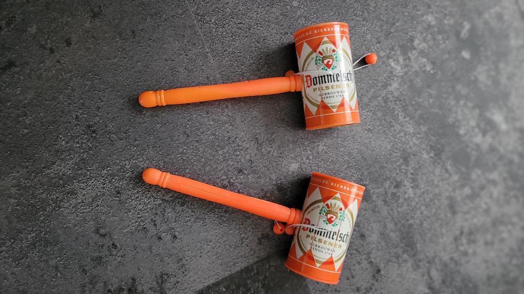 Oranje trommels met Dommelsch reclame, Ophalen of Verzenden, Gebruikt, Overige binnenlandse clubs, Overige typen