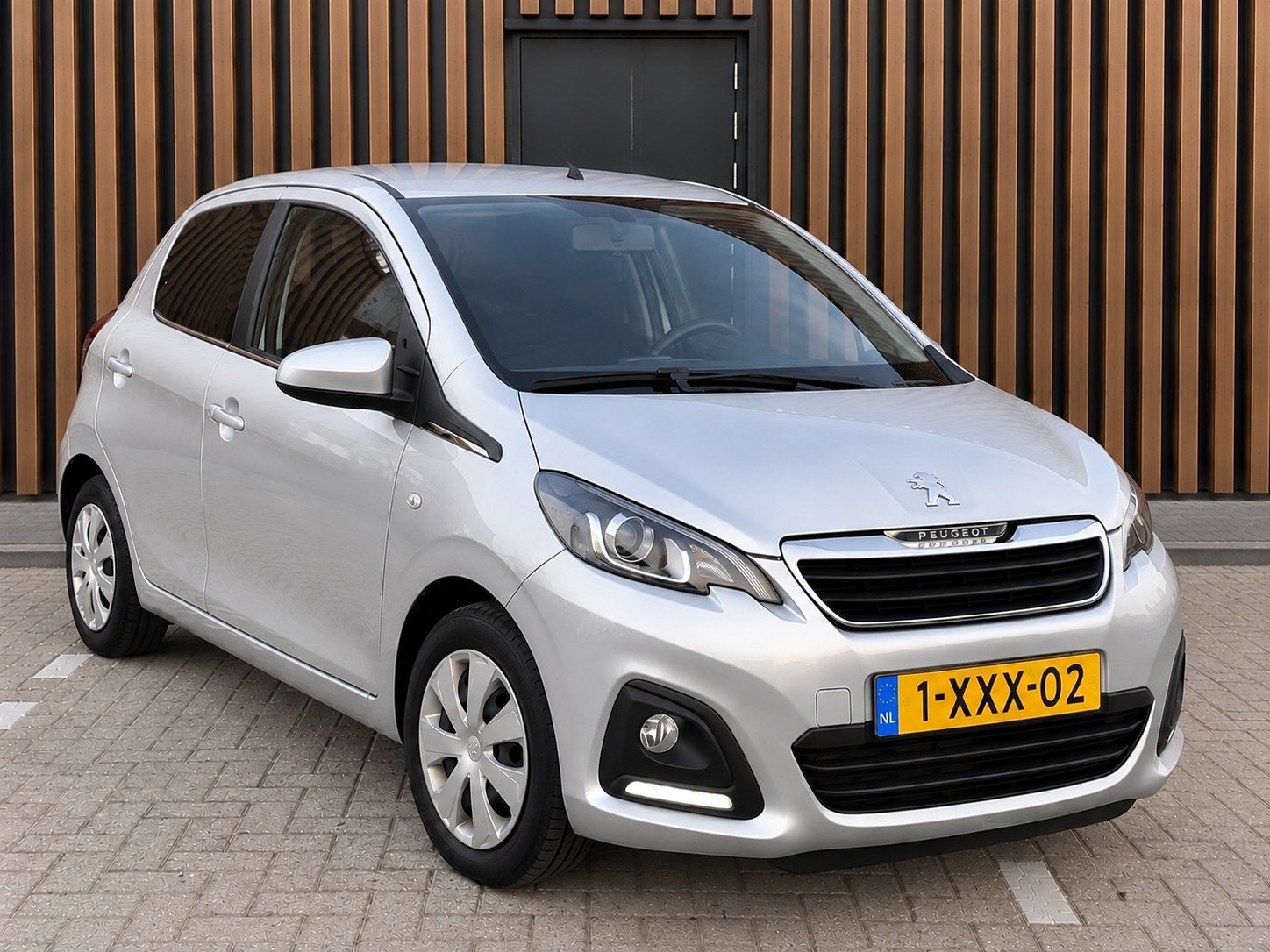 Peugeot 108 1.0 12V E-vti 68PK 5DR Aut5 2014 Grijs, Auto's, 31 €/maand, 4 stoelen, Origineel Nederlands, 24 km/l