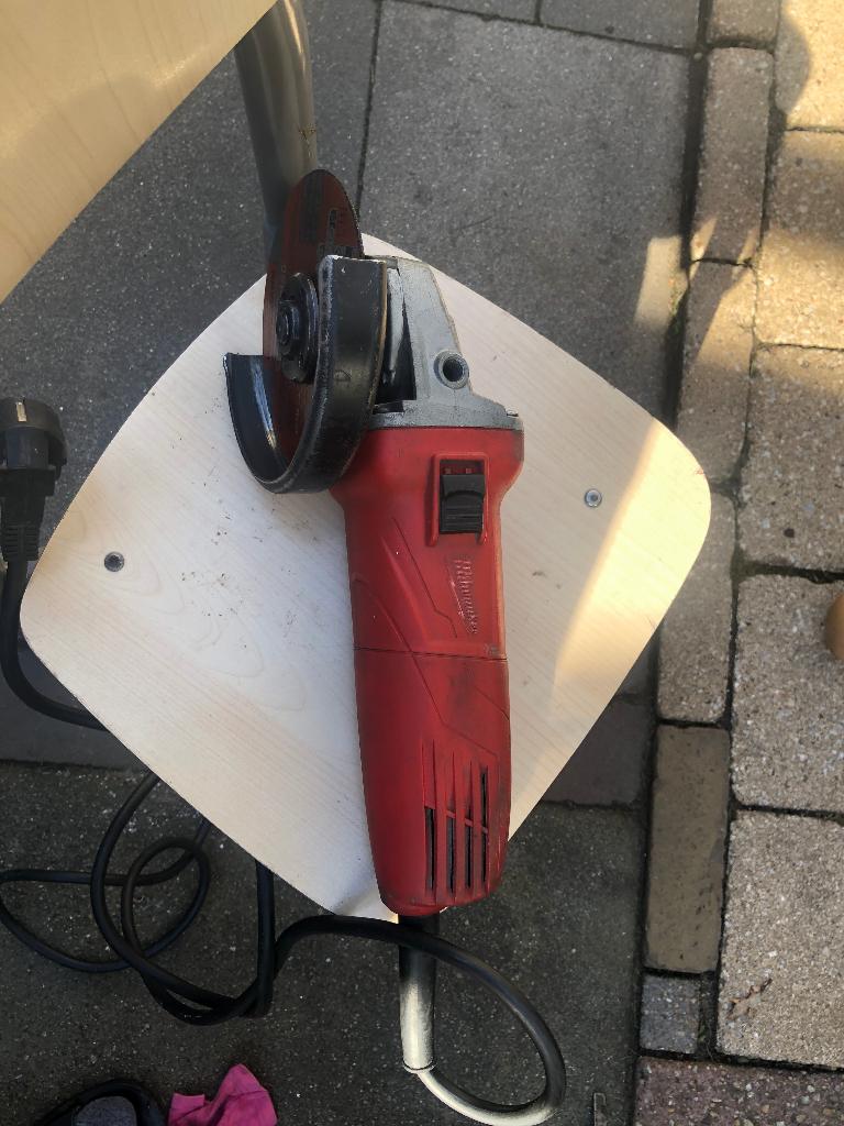 :Milwaukee AGV 10-125EK Haakse slijpmachine, Doe-het-zelf en Verbouw, Gereedschap | Slijpmachines, Ophalen of Verzenden, Gebruikt