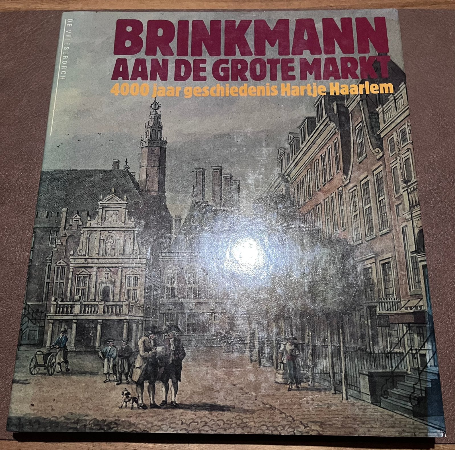 Boek - Brinkmann aan de Grote Markt - 4000 jaar geschiedenis, Ophalen of Verzenden, Gelezen