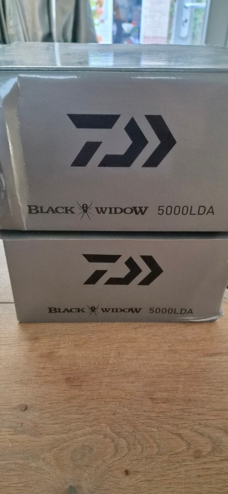 2 stuks Daiwa Black Widow 5000LDA Molen - Nieuw in doos, Ophalen of Verzenden, Nieuw, Molen