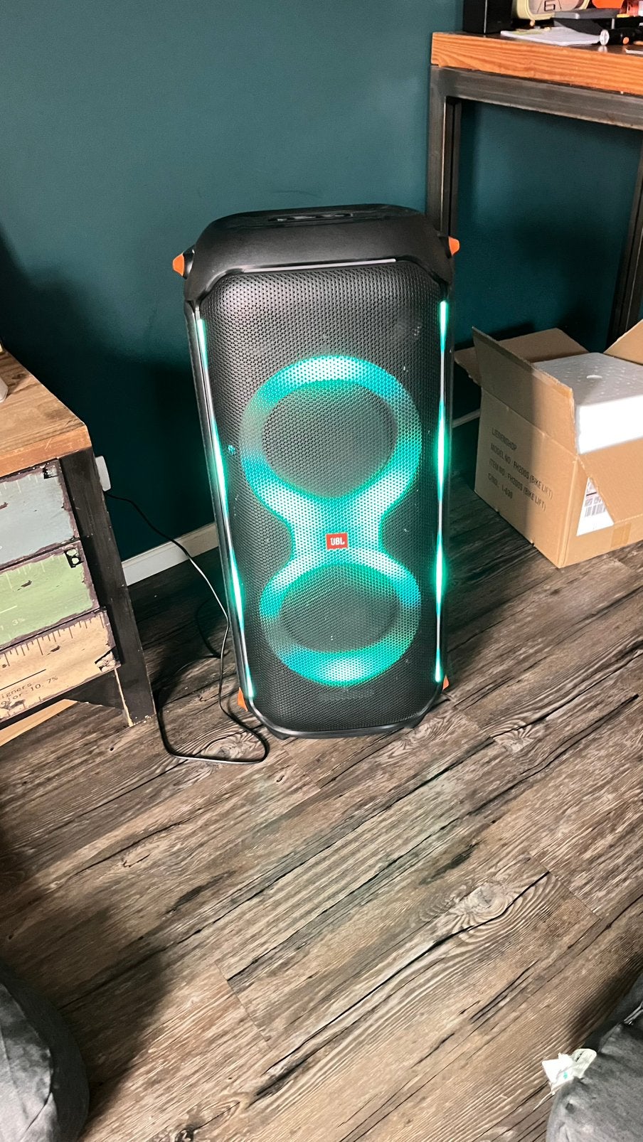 JbL 710