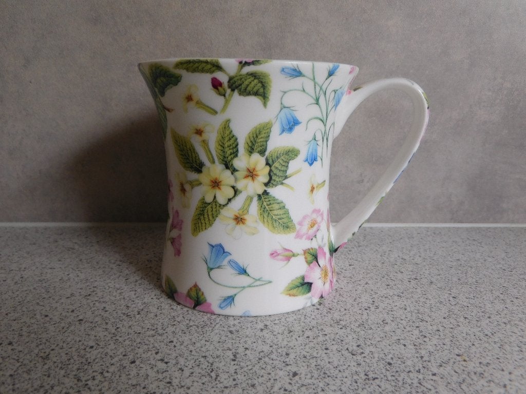 Mok 9,5x9 cm. Bloemen Fine Porcelain Design Edition Cha Cult, Huis en Inrichting, Ophalen of Verzenden, Zo goed als nieuw, Overige stijlen