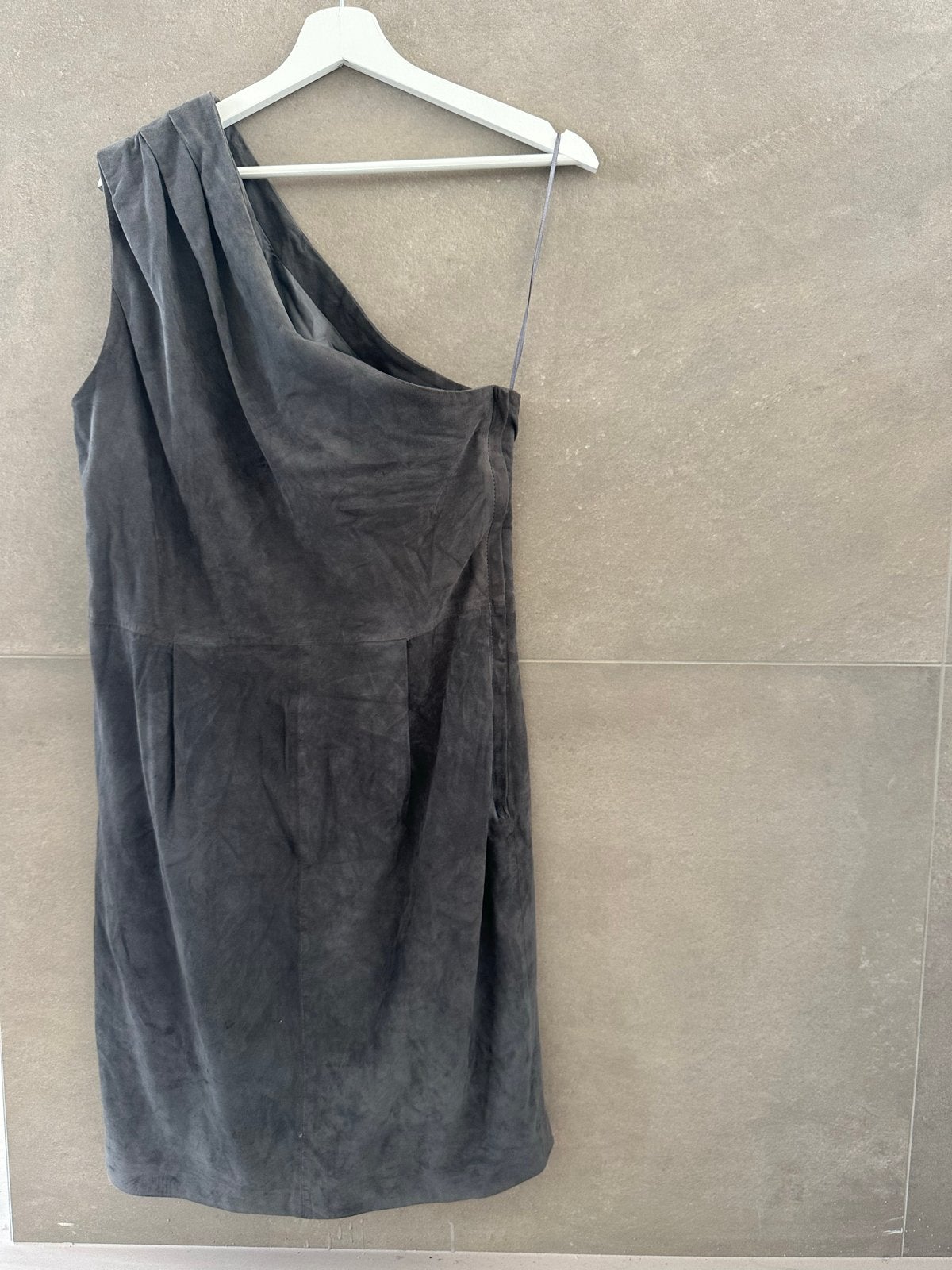 Jimmy Choo for H&M One-Shoulder Jurk Maat 42, Kleding | Dames, Maat 42/44 (L), Ophalen of Verzenden, Zo goed als nieuw, Grijs