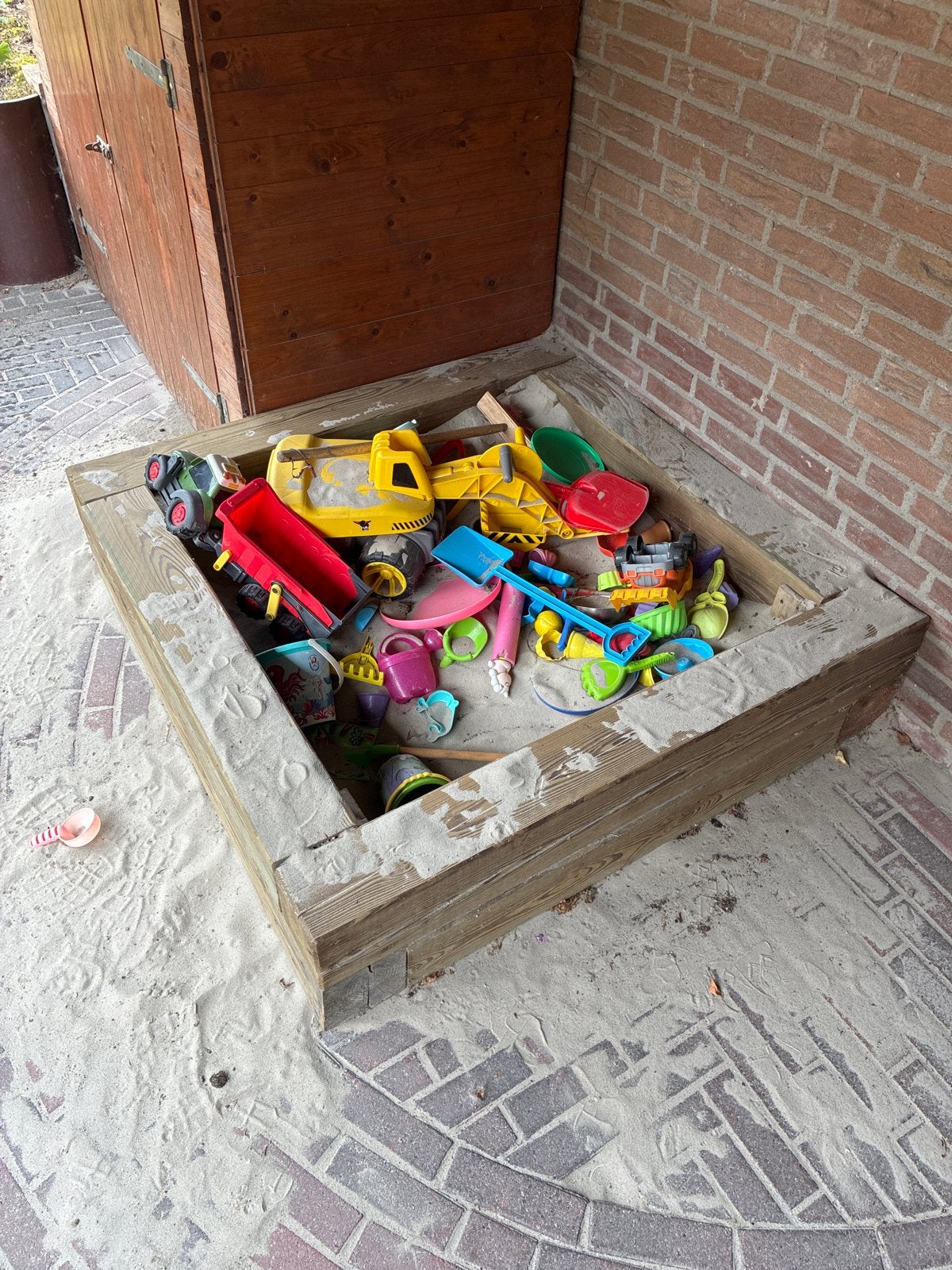 Zandbak met speelgoed, Ophalen, Gebruikt
