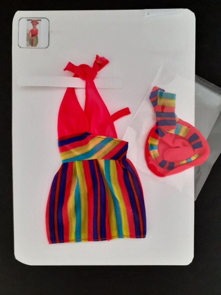MOD Barbie  "Striped Halter Dress met hoedje" (1974), Verzenden, Zo goed als nieuw, Kleertjes