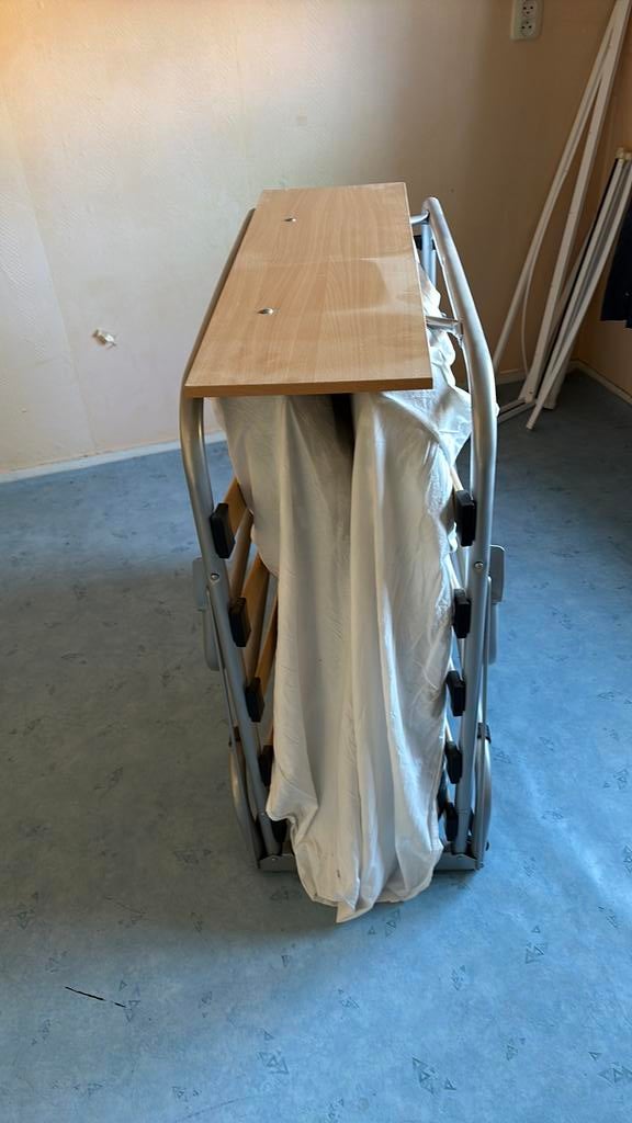 Gratis af te halen logeerbed, Ophalen, Zo goed als nieuw