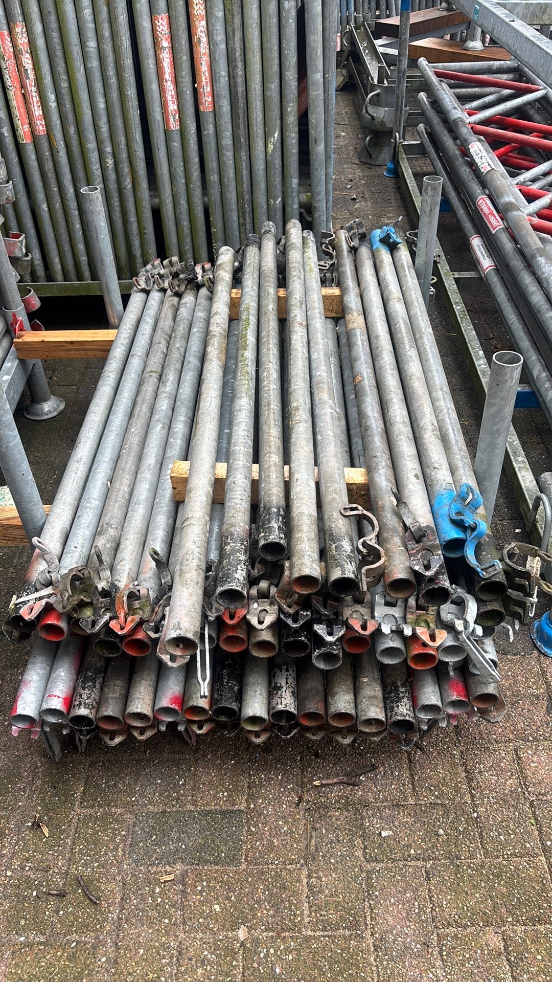 Uitzetkorteling Steiger - 132 cm HOH - Gebruikt - 42 stuks, Ophalen, Gebruikt, Gevelsteiger, Minder dan 2 meter