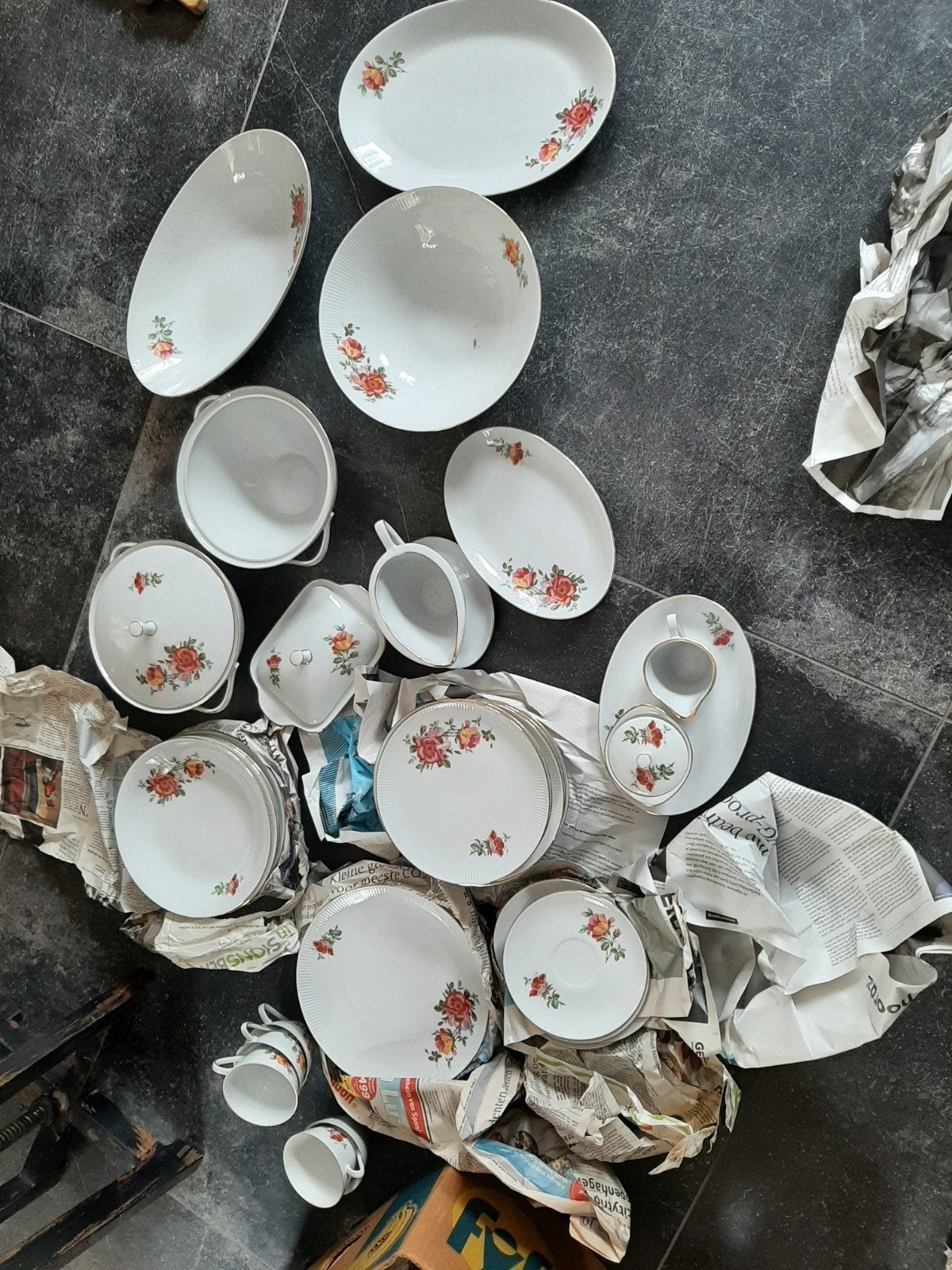 Servies met bloemmotief, Huis en Inrichting, Keuken | Servies, Ophalen, Gebruikt, Overige stijlen, Porselein