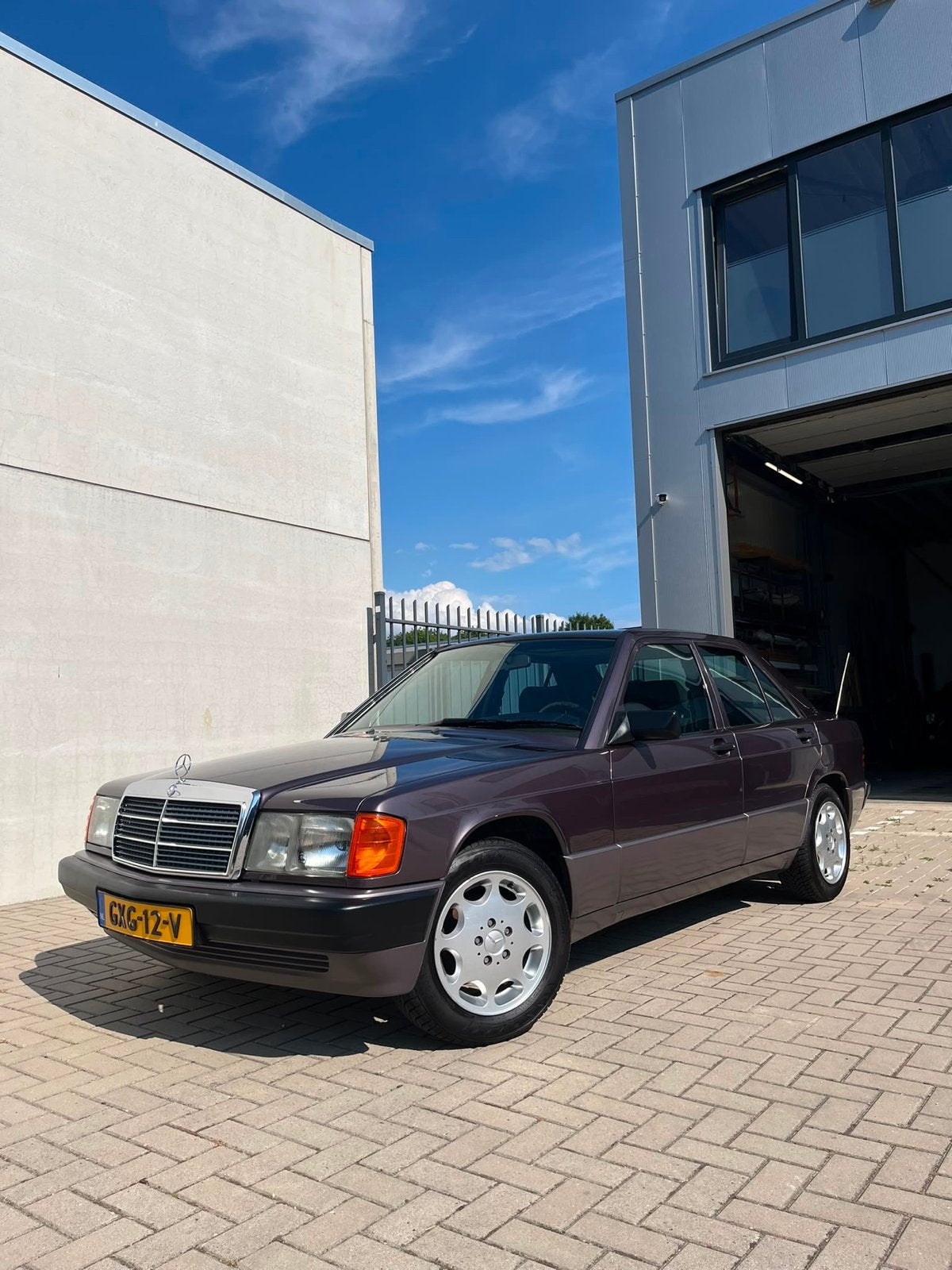 Mercedes-Benz Mercedes 1993 bornit lage km stand, Bruin, 1797 cc, 108 pk, Sedan