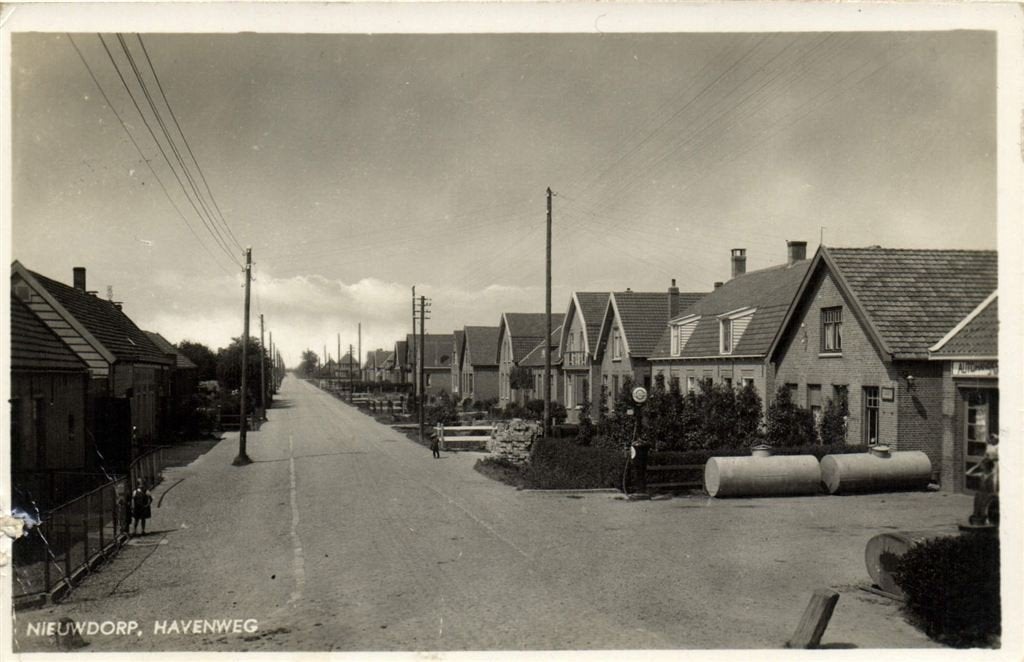 Nieuwdorp, Havenweg - B-keus - 1943 gelopen, Verzamelen, Ansichtkaarten | Nederland, Ophalen of Verzenden, 1940 tot 1960, Gelopen