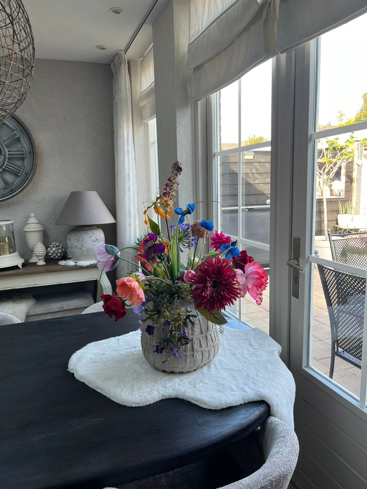 Vaas met kunstbloemen, Huis en Inrichting, Ophalen, Zo goed als nieuw, Boeket