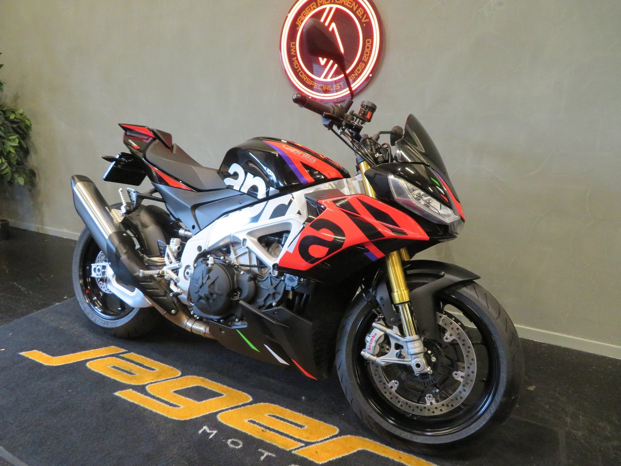 Aprilia TUONO 1100 V4 FACTORY NIEUWSTAAT! (bj 2024), Bedrijf, Naked bike