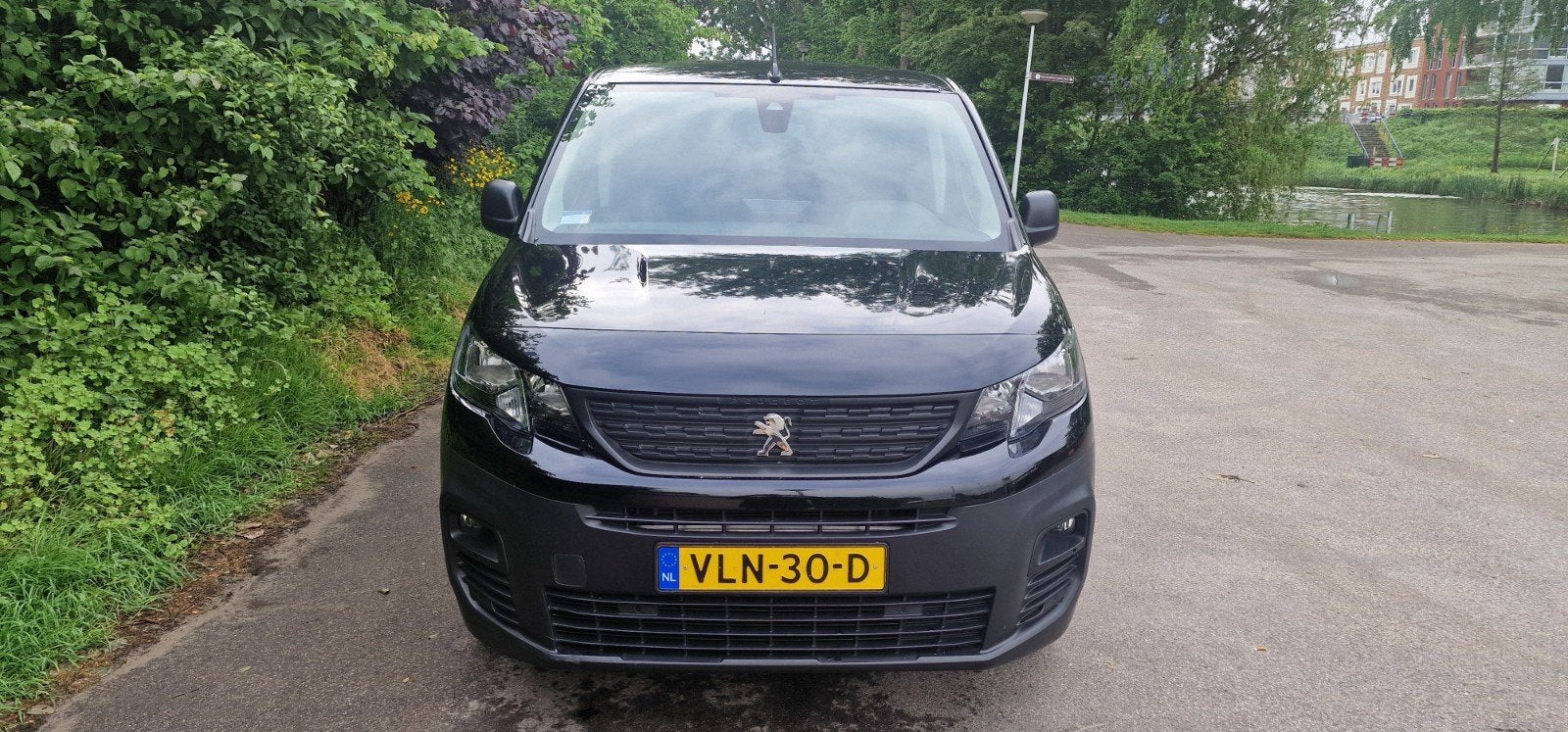 Peugeot Partner 1.5 Bluehdi 130pk 650kg Eat8 2021 Zwart, Auto's, Euro 6, 4 cilinders, Zwart, Origineel Nederlands