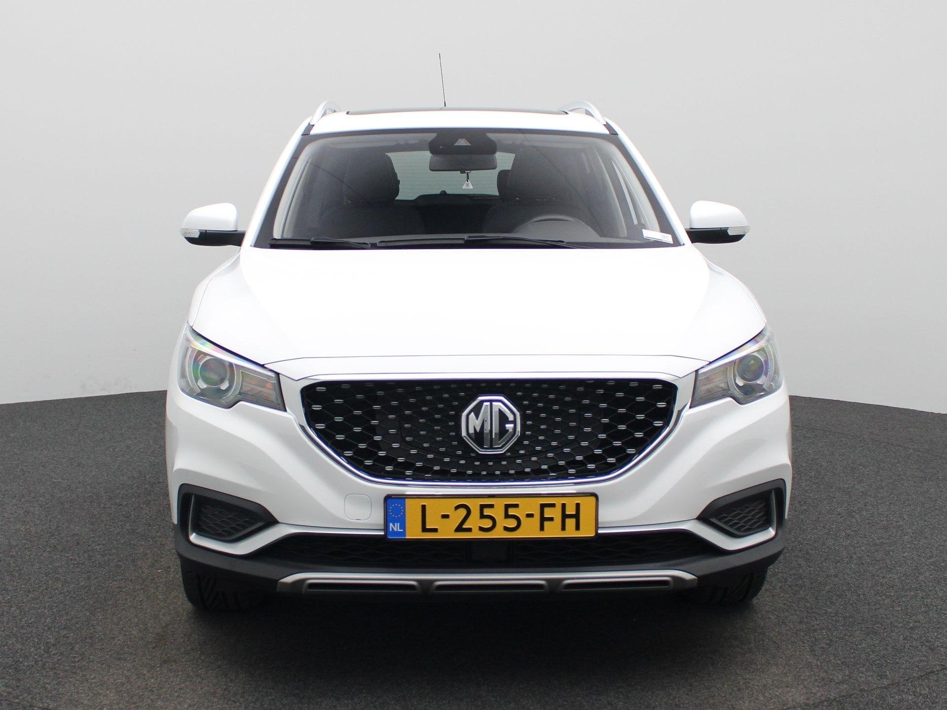 MG ZS EV Luxury 45 kWh | Navi | Panoramadak | Camera | CarPl, Auto's, Gebruikt, 143 pk, ZS, 1507 kg